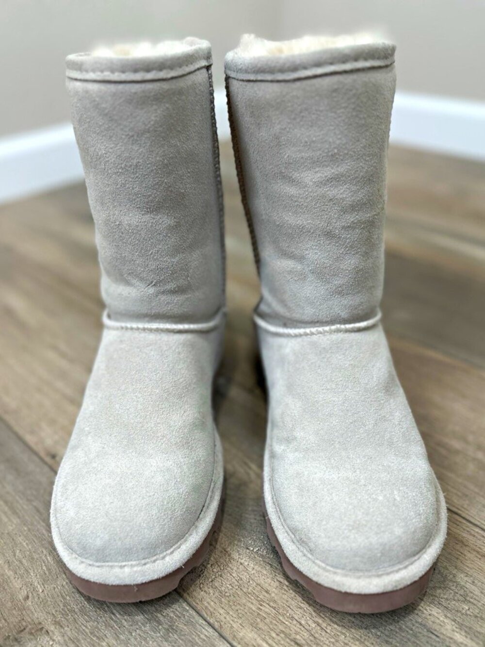 BEARPAW Women’s Size 10 Gray Suede Shearling Lined Mid Calf Winter Boots